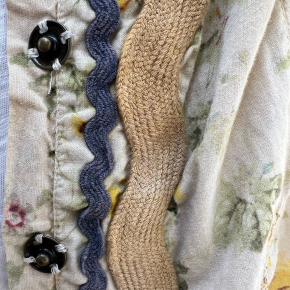 Magnolia Pearl Floral Cream Trench Coat - Picture 3 of 9